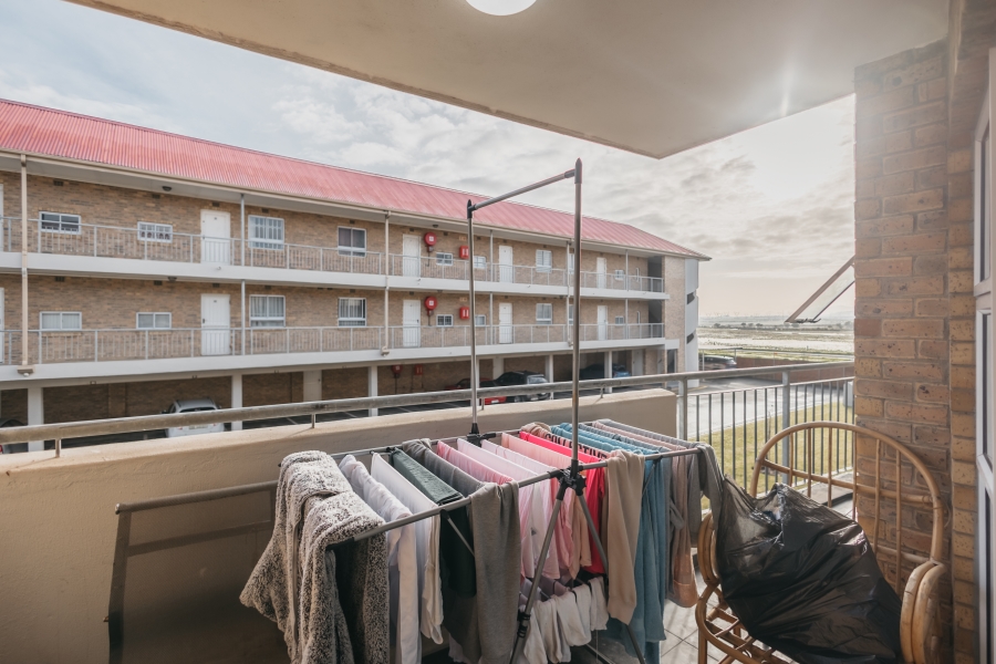 2 Bedroom Property for Sale in Uitzicht Western Cape